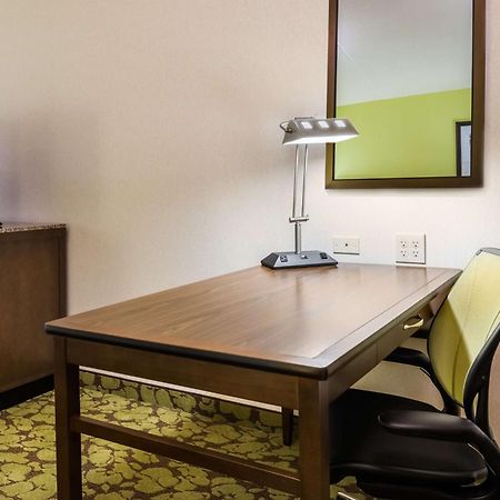 Hilton Garden Inn Вейн Екстер'єр фото