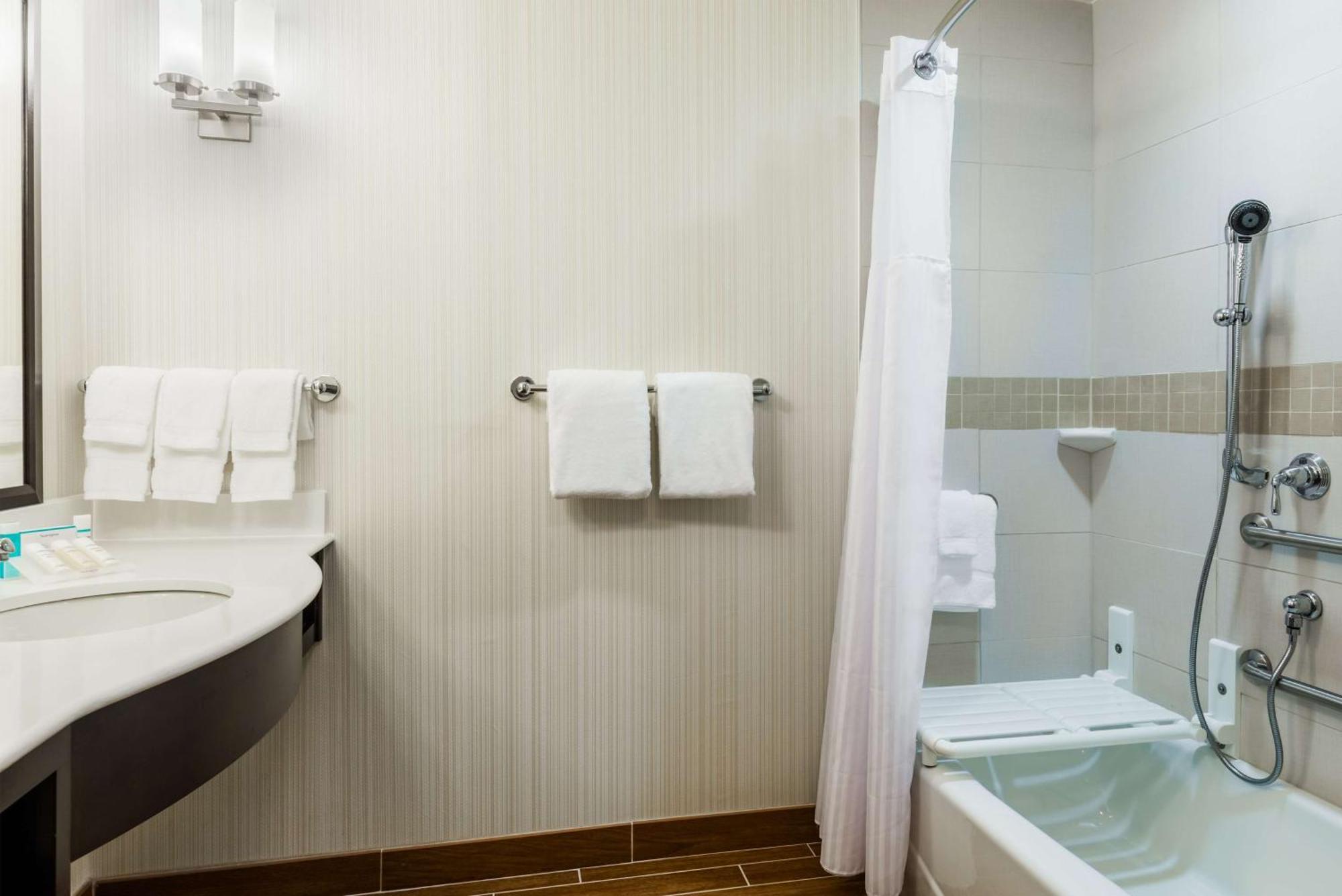 Hilton Garden Inn Вейн Екстер'єр фото
